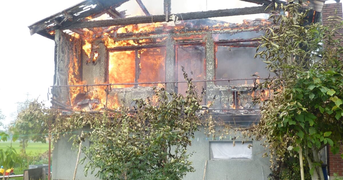 ENr-47 11.10.2014 12:40 Uhr Haus in Vollbrand in der Stickergasse