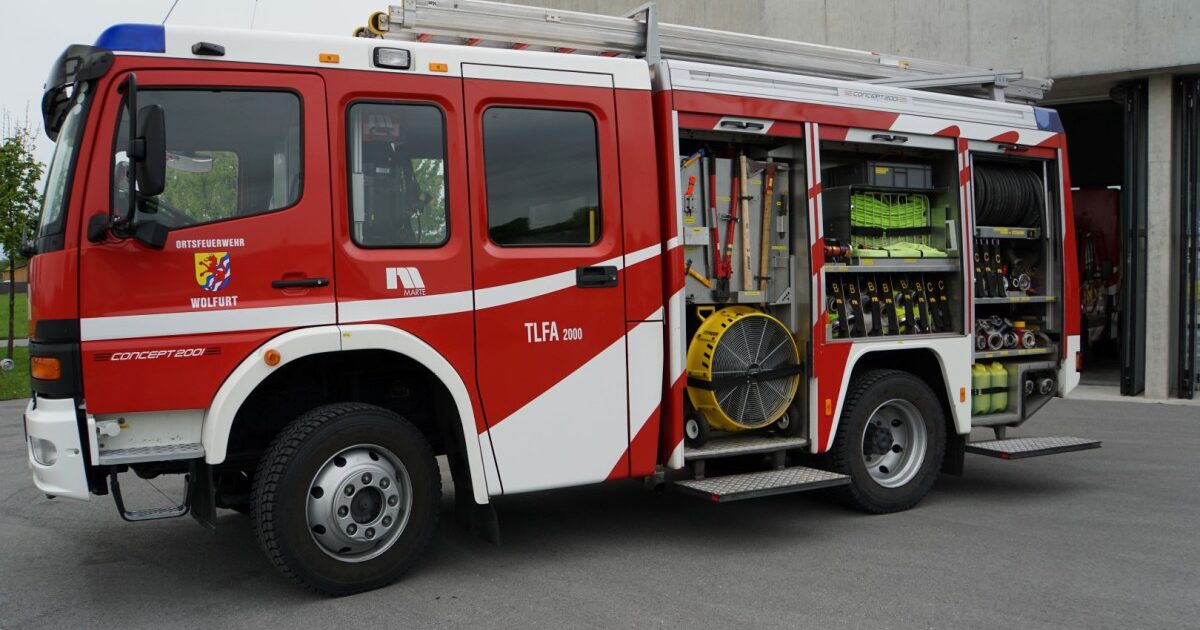 ENr-32 04.06.2018 15:00 Uhr – Konrad-Doppelmayr-Straße >> Ölspur auf Betriebsgelände