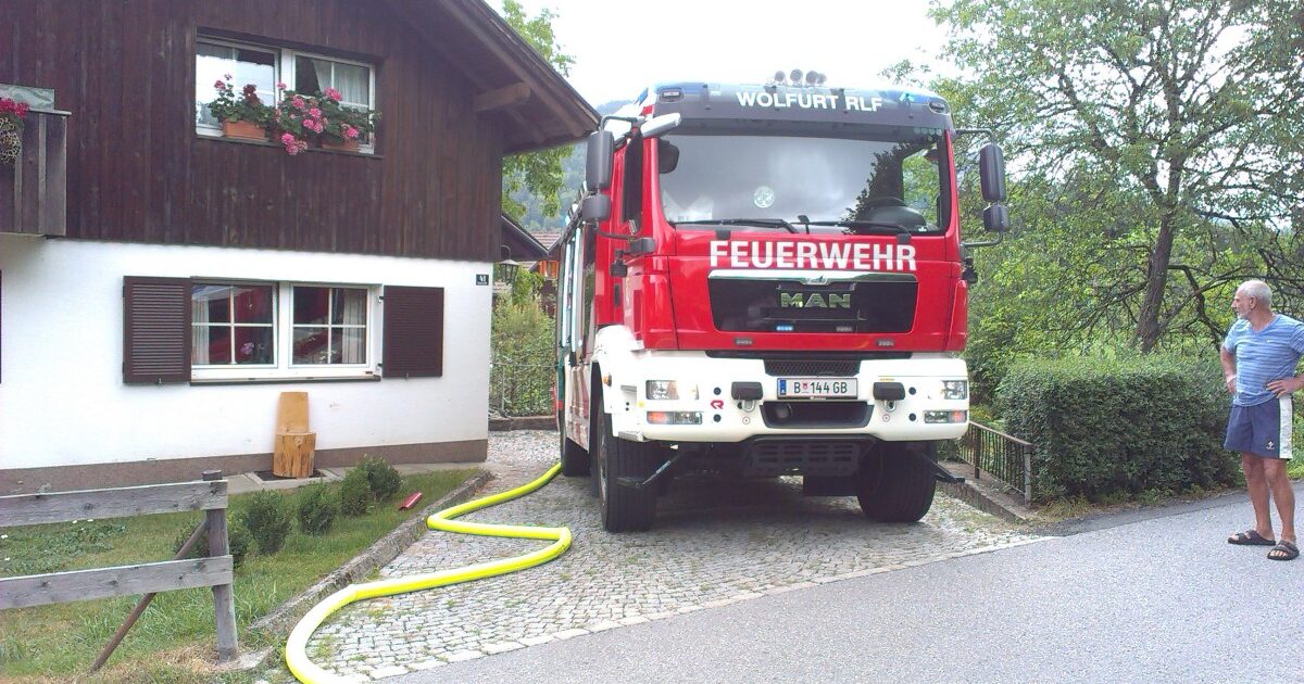 ENr-35 23.07.2015 Bucherstraße >> Teich verunreinigt