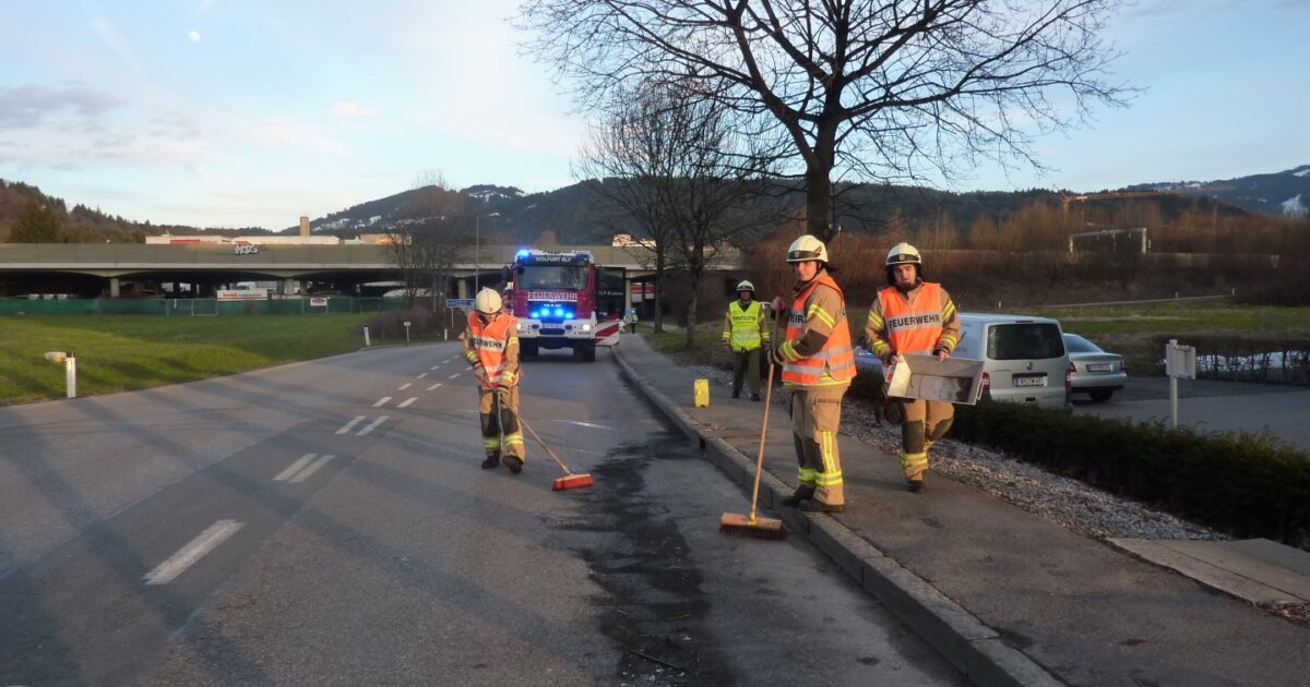 ENr-6 03.03.2015 17:23 Uhr – Achstraße Höhe LTW >> Ölbindemittel nach Verkehrsunfall benötigt