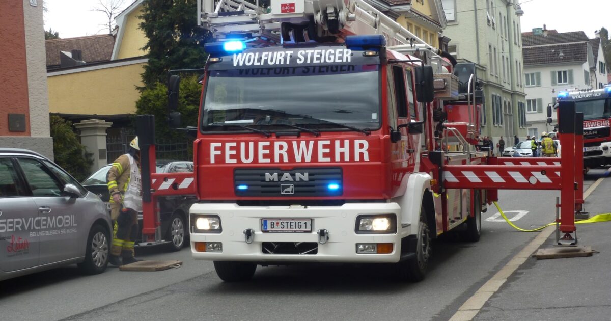 ENr-11 29.03.2015 11:06 Uhr – BREGENZ Belruptstraße >> Dachstuhlbrand