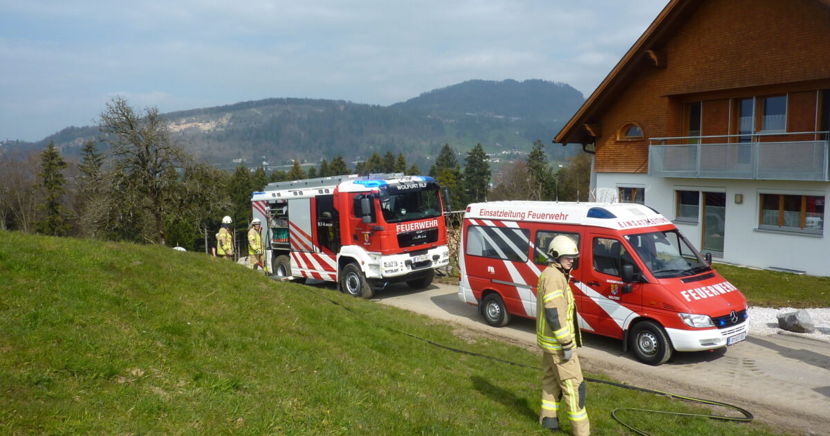 ENr-7 22.03.2016 12:18 Uhr – Frickenescherweg >> Fahrzeugbrand in Carport