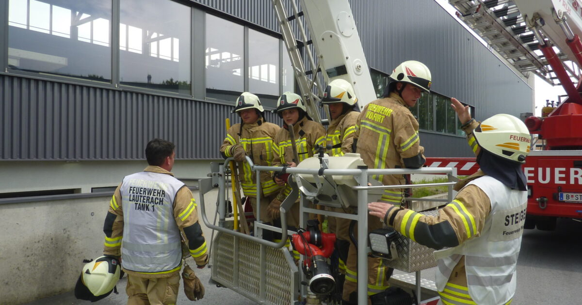 ENr-43 04.07.2018 13:01 Uhr – LAUTERACH Dammstraße >> Brand auf Dach