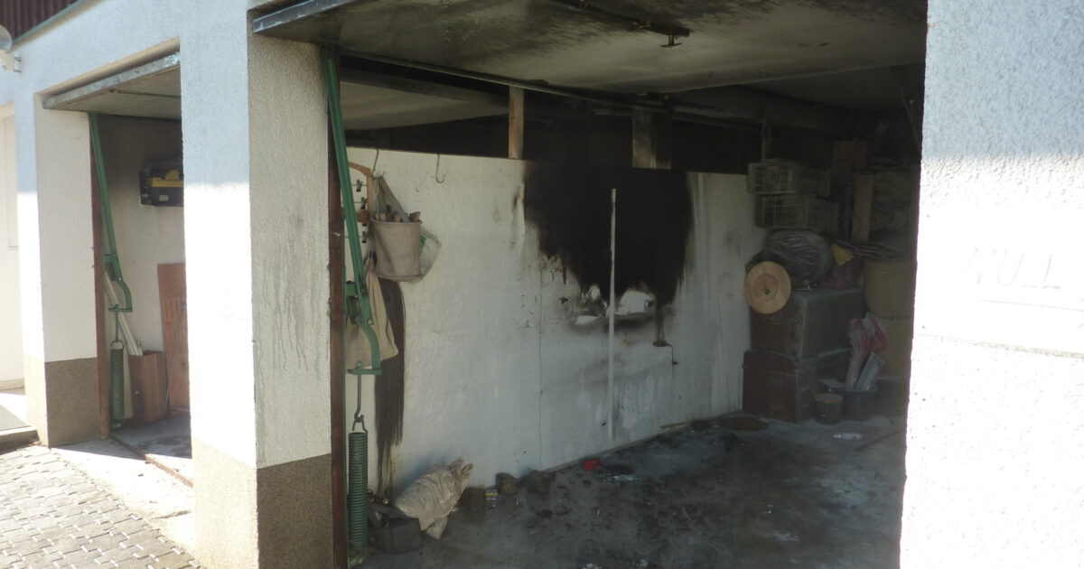 ENr-61 10.10.2018 11:25 Uhr – Nelkenweg >> Garagenbrand