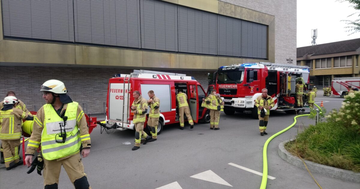 ENr-52 02.08.2019 10:21 Uhr – Sternenplatz >> Rauchentwicklung in Tiefgarage