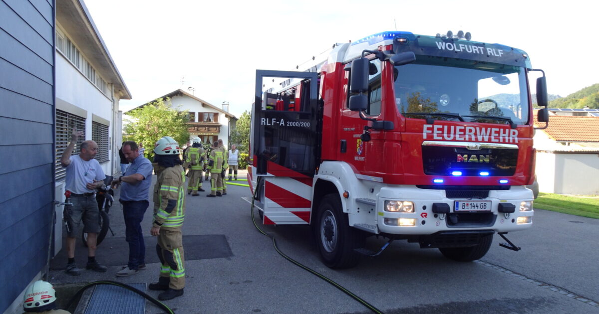 ENr-61 01.10.2019 17:11 Uhr – WOLFURT Wiesenweg >> Glimmbrand in Silo