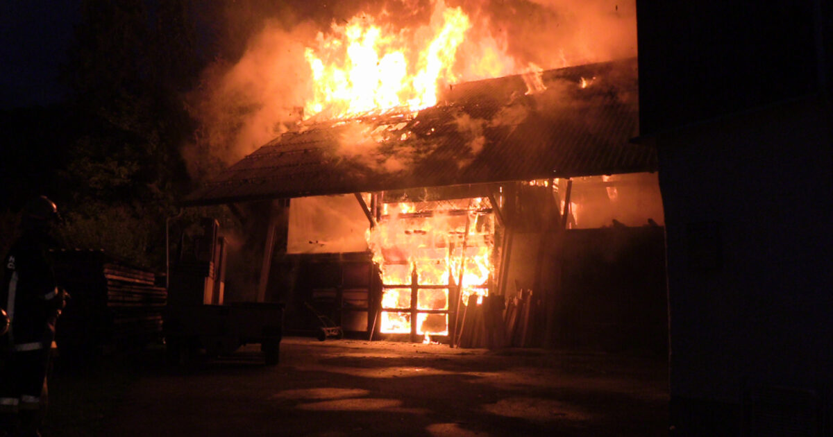 ENr-69 02.11.2019 17:21 Uhr – KENNELBACH Sägerstraße >> Gebäudebrand