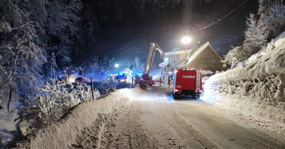 ENr-17 17.01.2021 17:27Uhr – Schwarzachtobelstraße>> Unterstützung der Feuerwehr Bildstein