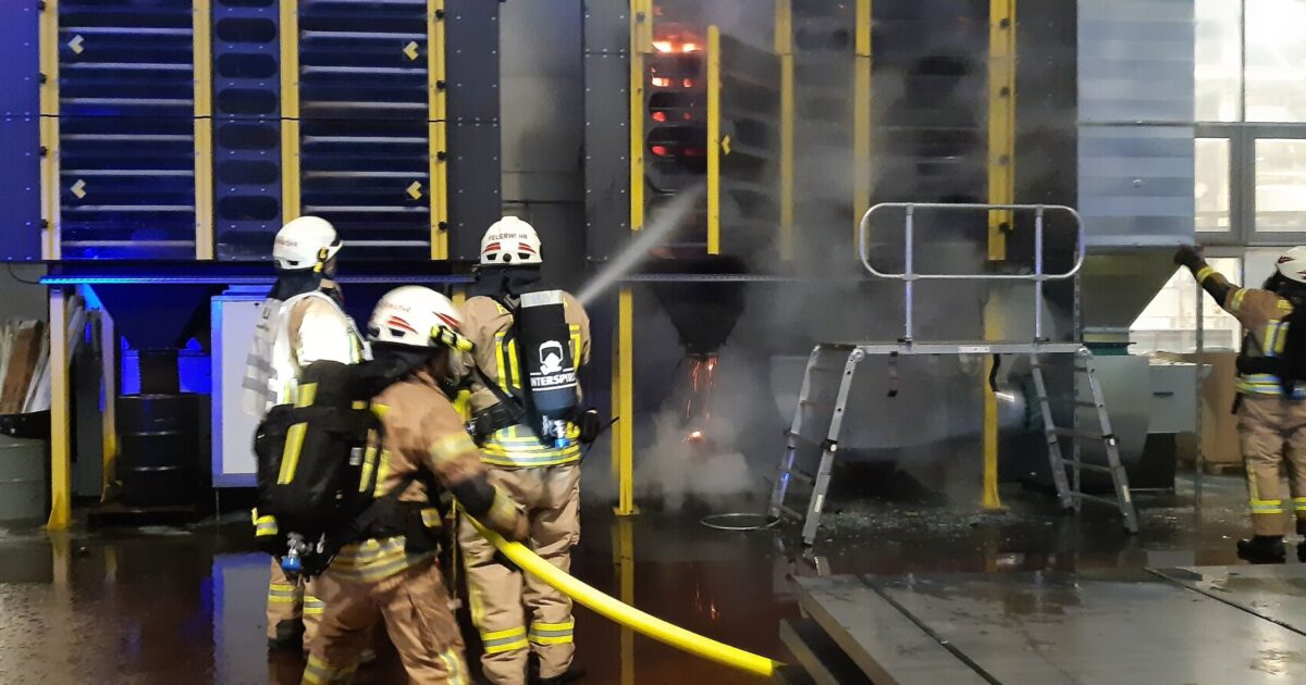 ENr-35 23.03.2021 18:45 Uhr – Konrad-Doppelmayr-Straße >> Brand Filteranlage