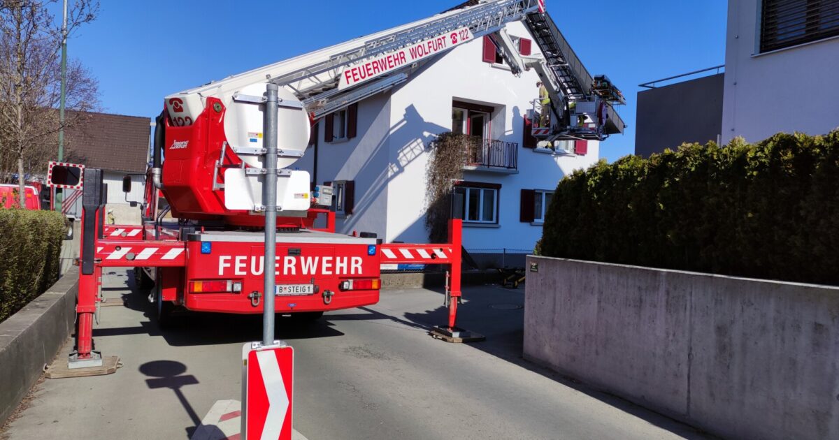 ENr-37 30.03.2021 09:55 Uhr –  Lauterach Fellentorstrasse>> Patientenbergung