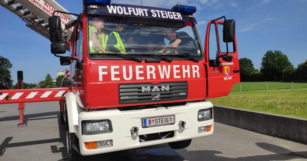 Einsatz Nr-64 04.07.2022 19:50 Uhr – Wälderstraße >> Dach undicht