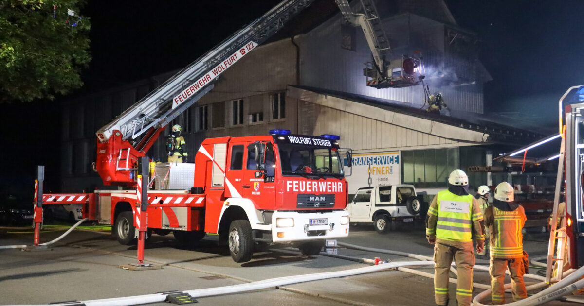 Einsatz Nr-66 09.07.2022 23:10 Uhr – Fassadenbrand in Lauterach, Lerchenauerstraße