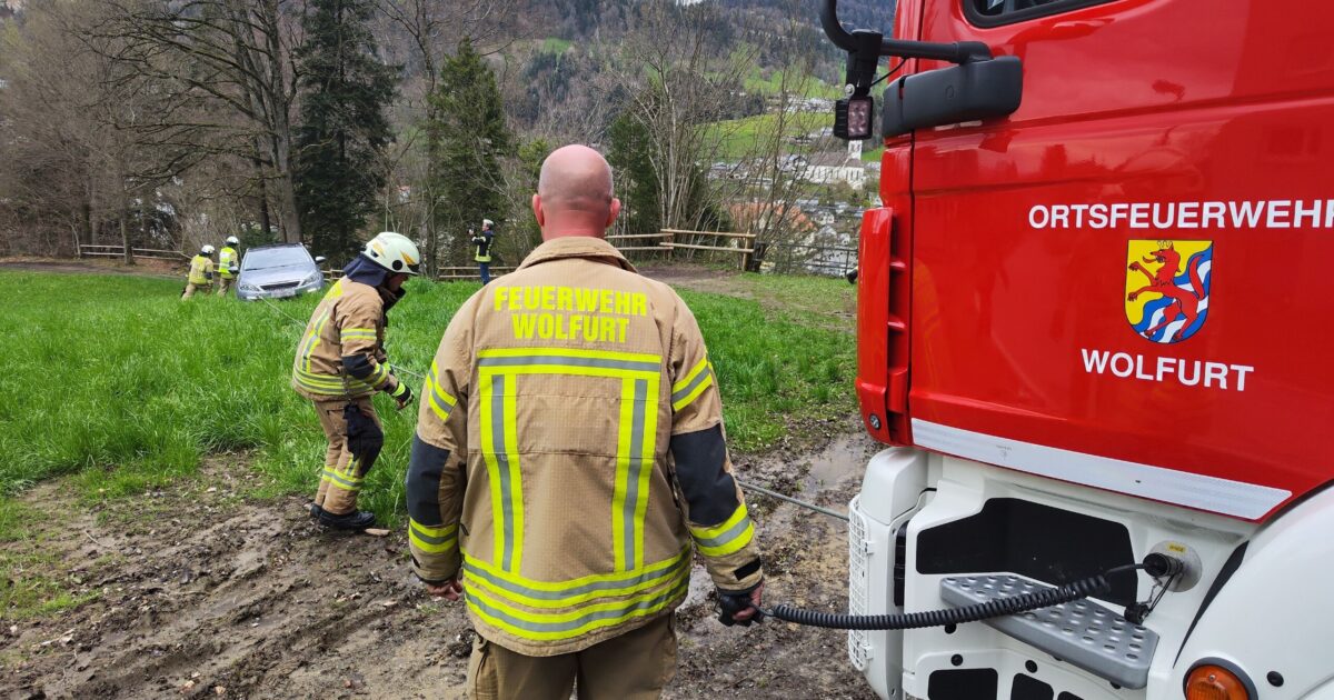 Einsatz Nr-12 12.04.2023 12:58 Uhr – Bucherstraße >> Fahrzeugbergung