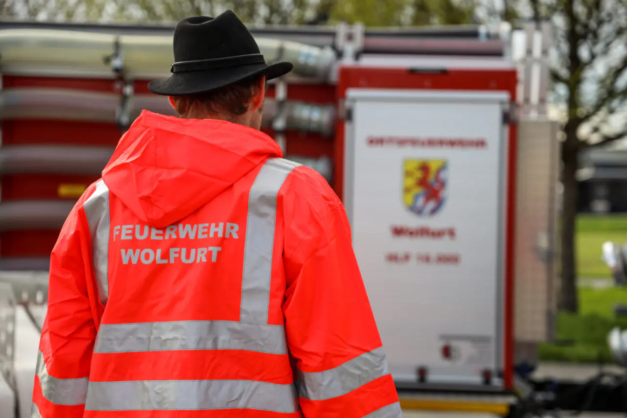 Feuerwehrmitglieder der Feuerwehr Wolfurt in Regenschutzkleidung