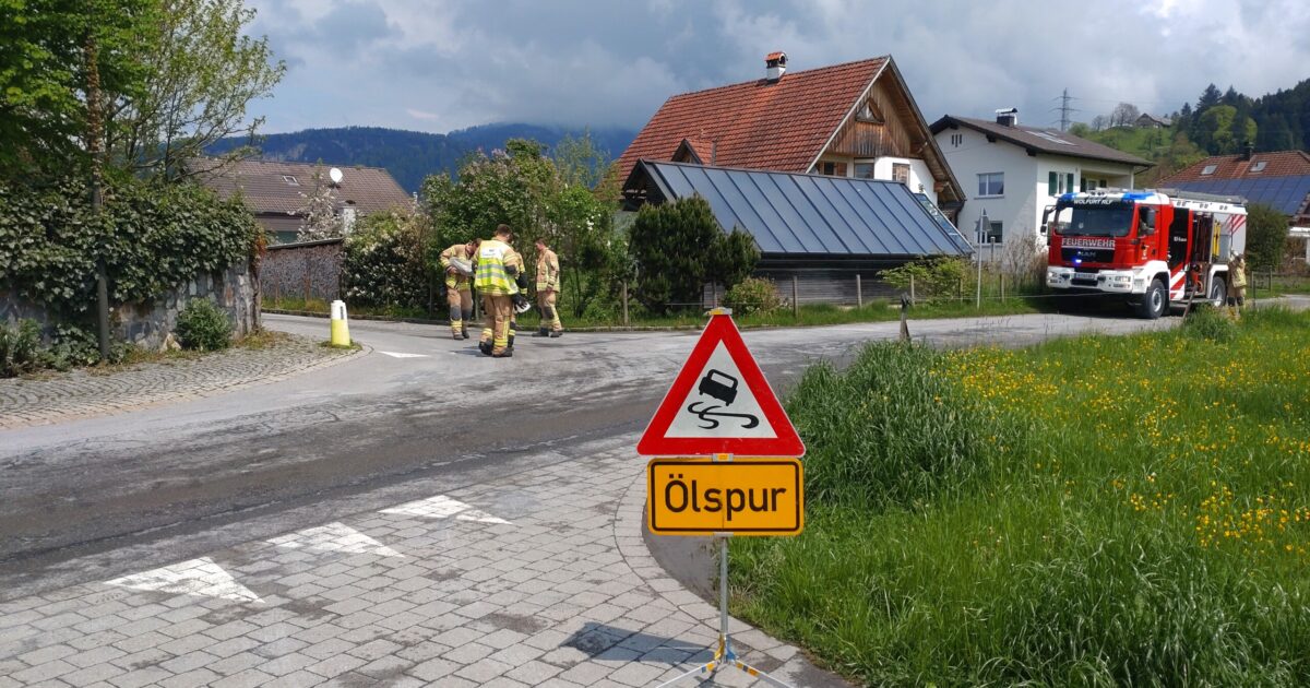 Einsatz Nr-15 02.05.2023 12:04 Uhr – Wälderstraße >> Ölspur