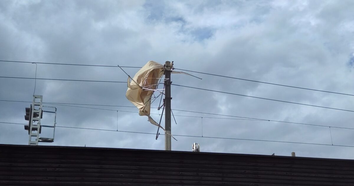 Einsatz Nr-60 20.10.2023 11:02 Uhr – BREGENZ ÖBB-Zugstrecke >> Pavillon auf Oberleitung