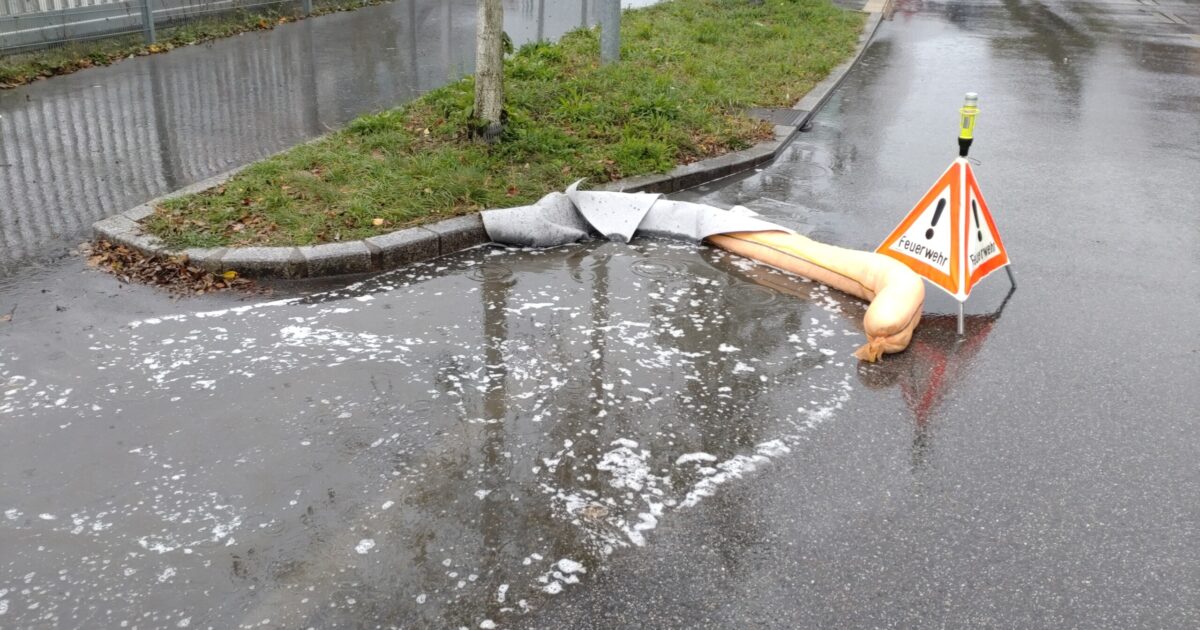 Einsatz Nr-64 02.11.2023 13:56 Uhr – Konrad-Doppelmayr-Straße >> Dieselaustritt