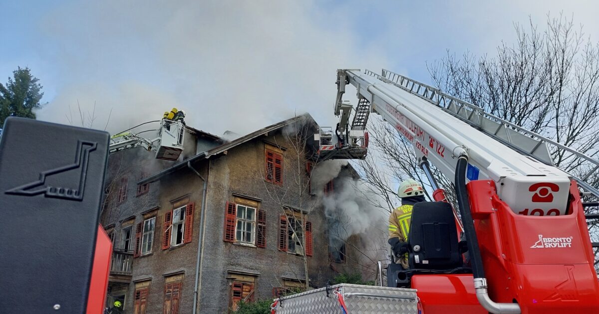 Einsatz-Nr 5 10.01.2024 10:28 Uhr – BREGENZ Arlbergstraße >> Gebäudebrand