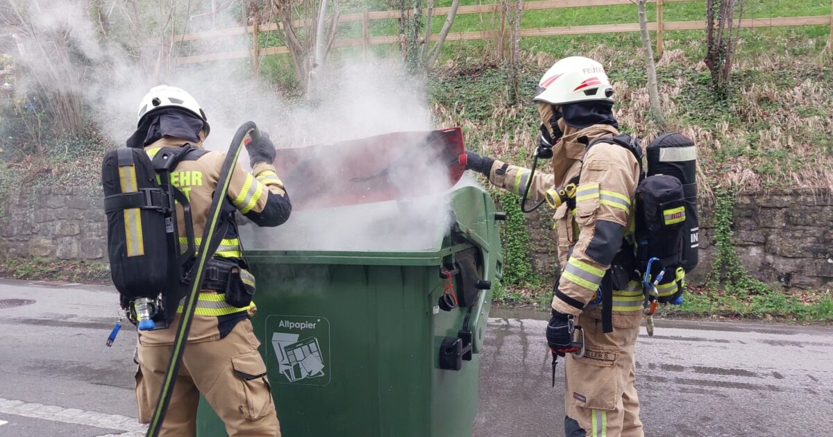 Einsatz-Nr. 26 01.04.2024 16:33 Uhr – Kirchstraße >> Müllcontainerbrand