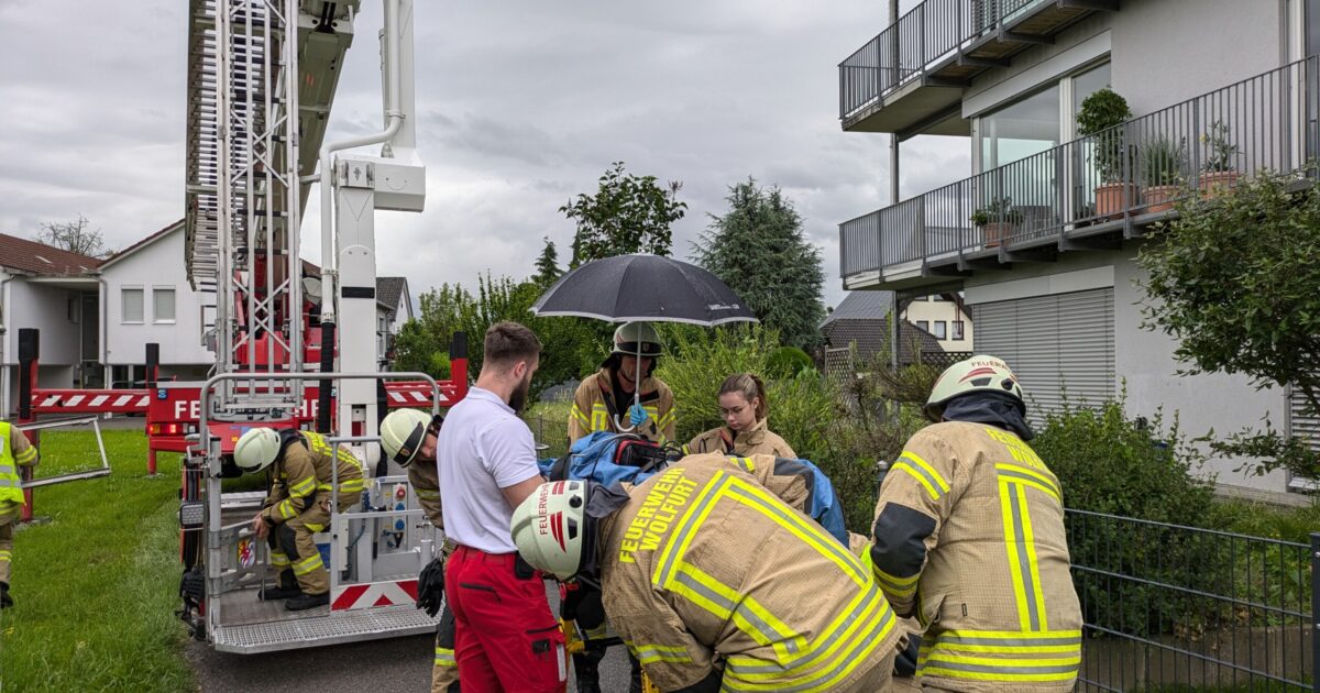 Einsatz-Nr. 53 21.06.2024 09:02 Uhr – Lauterach >> Patientenbergung mit Steiger