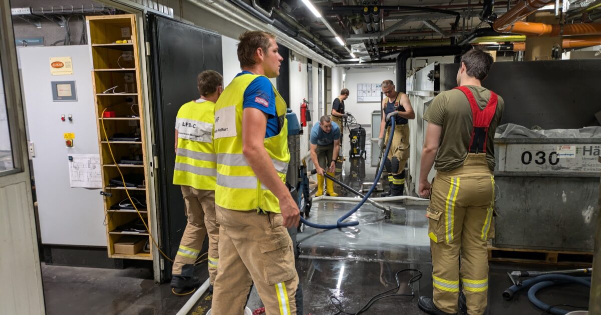 Einsatz-Nr. 93 27.07.2024 19:17 Uhr – Kesselstraße >> Wasserrohrbruch