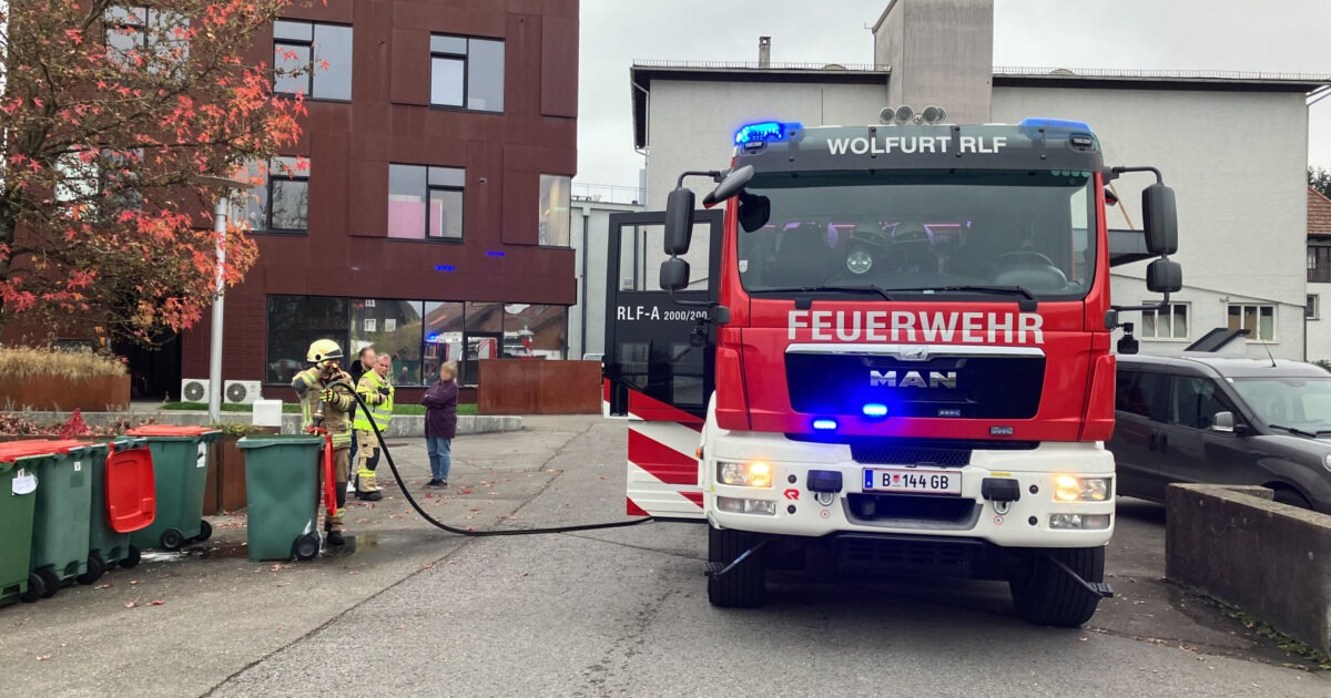 Einsatz-Nr. 126 13.11.2024 15:06 Uhr – Bahnhofstraße>> Containerbrand