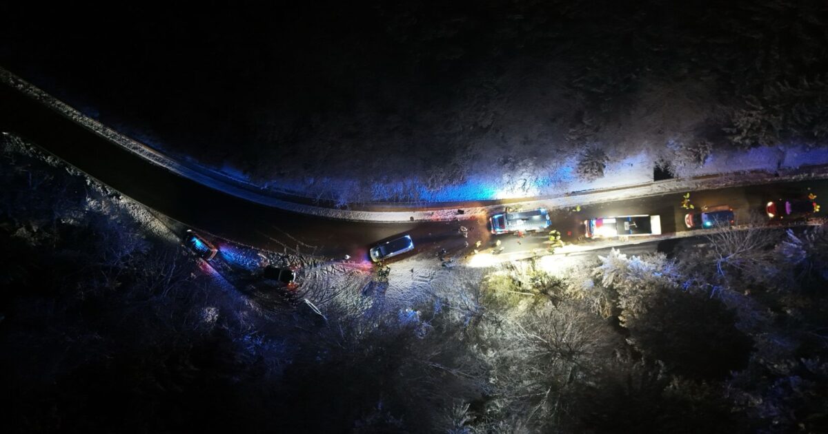 Einsatz-Nr. 012 15.02.2025 00:48 Uhr – Bucherstraße>> schwerer Verkehrsunfall