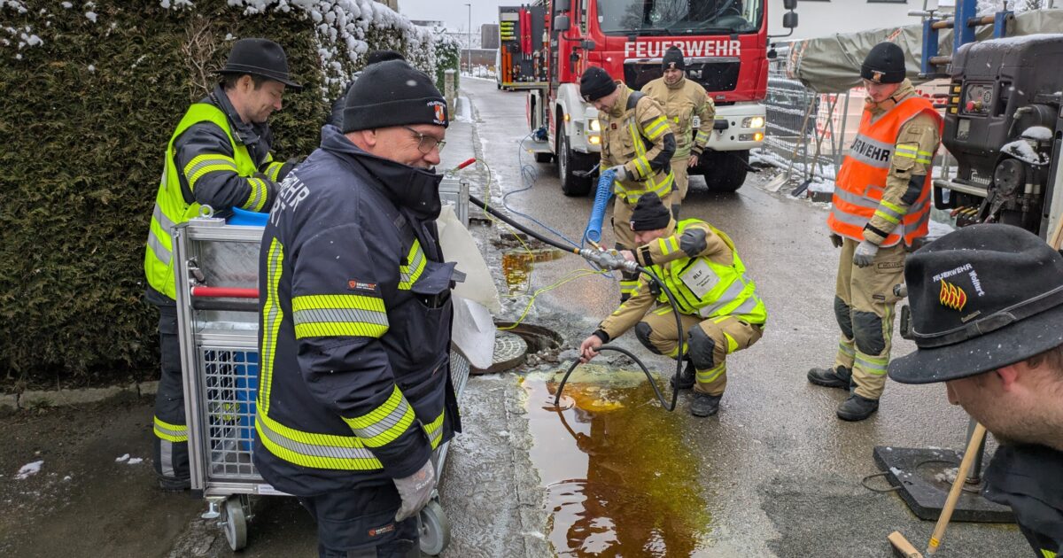 Einsatz-Nr. 011 14.02.2025 12:10 Uhr – Inselstraße>> Ölaustritt