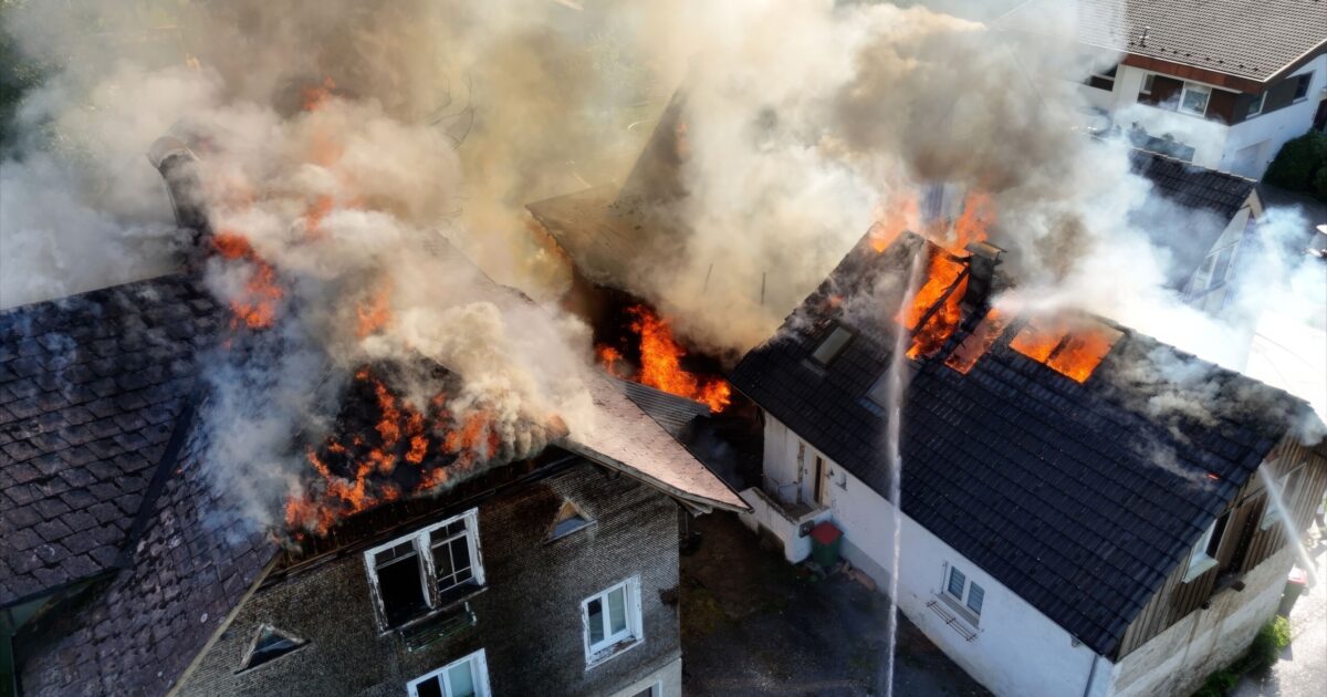 Einsatz-Nr. 078 | 19.08.2025 | 16:50 Uhr – LAUTERACH  Lerchenau >> drei Gebäude in Vollbrand