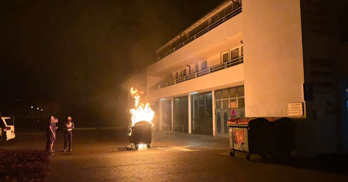 Einsatz-Nr. 118 | 08.12.2025 | 20:12 Uhr – Unterhub >> Containerbrand