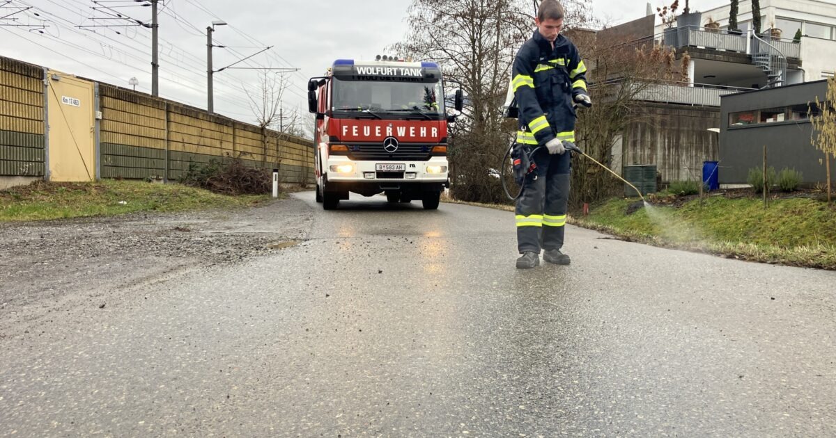 Doppeleinsatz in Rickenbach: BMA-Täuschungsalarm und Ölspur