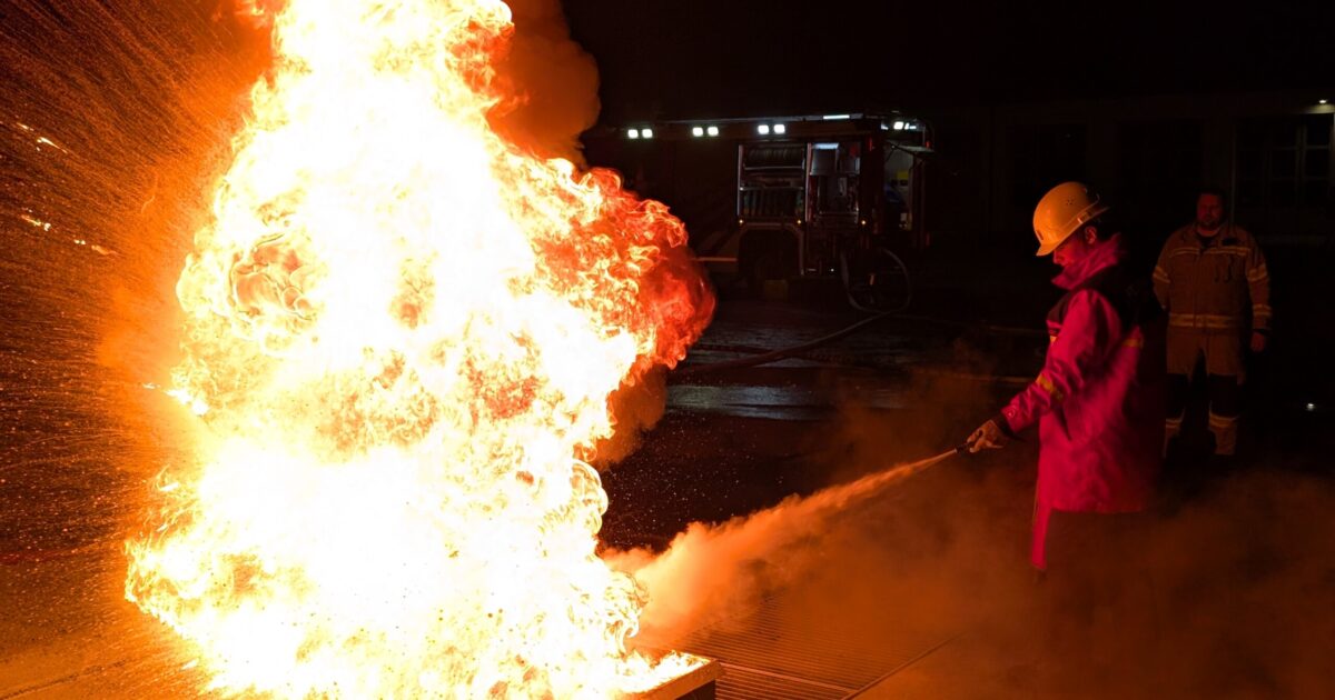 10.03.2026 Wissenstest-Vorbereitung mit Praxis: Brennen und Löschen