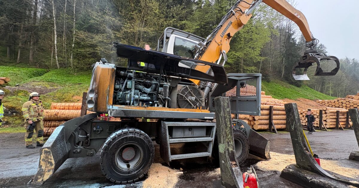 Baggerbrand in Schwarzach – Mitarbeiter verhindern Schlimmeres