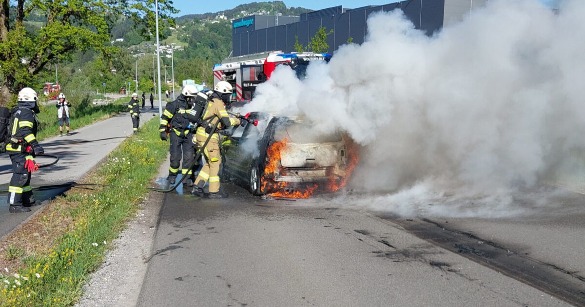 PKW-Brand in der Zuppingerstraße