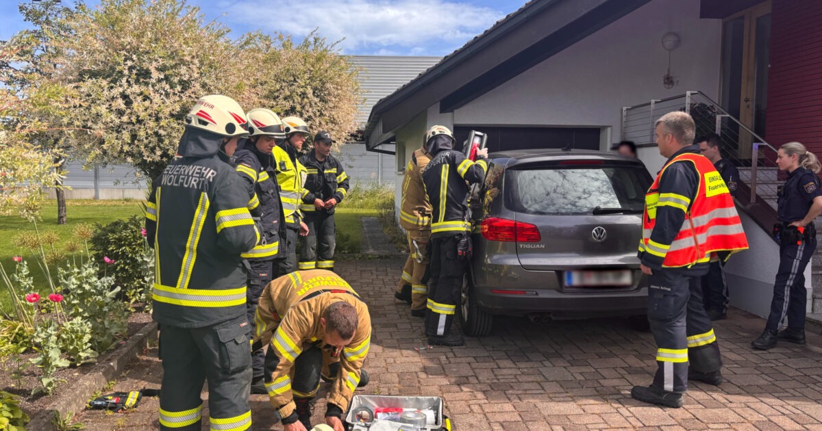 Baby aus versperrtem Fahrzeug befreit