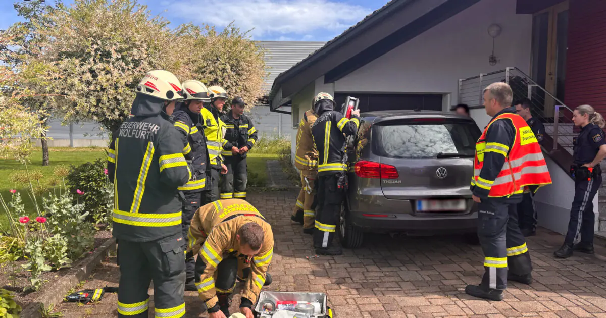 Baby aus versperrtem Fahrzeug befreit