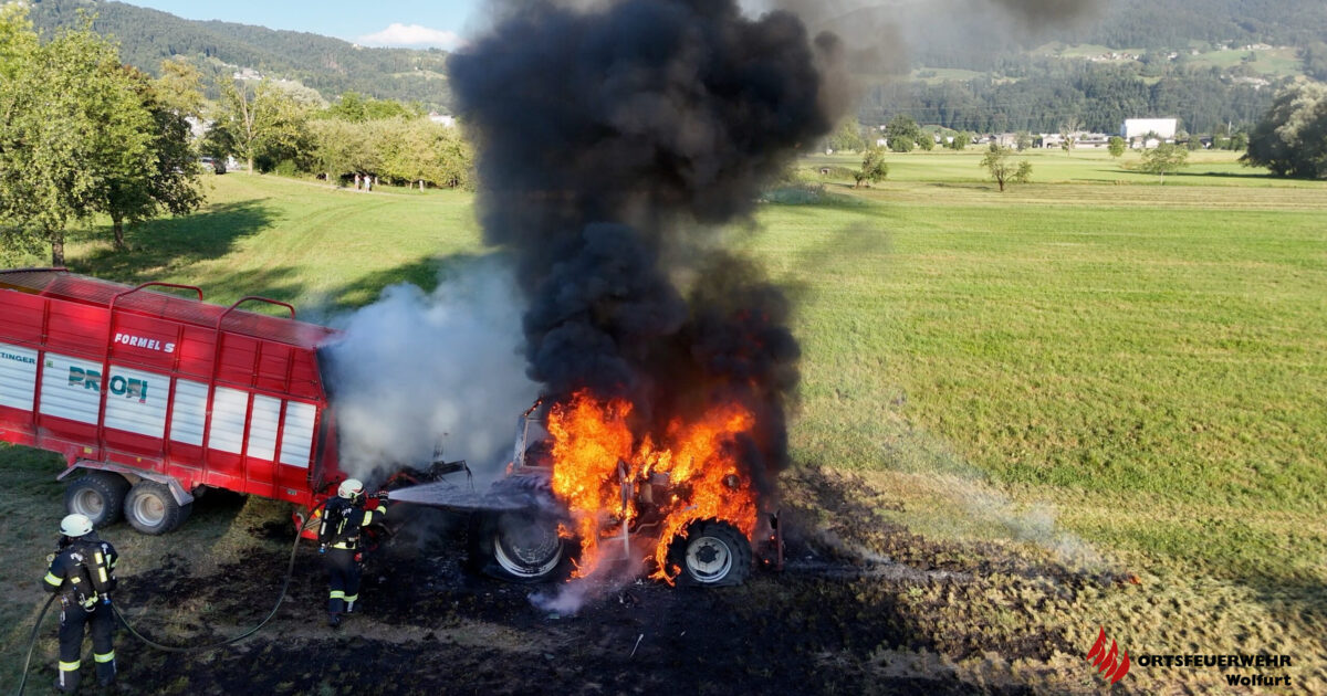 Traktor in Vollbrand