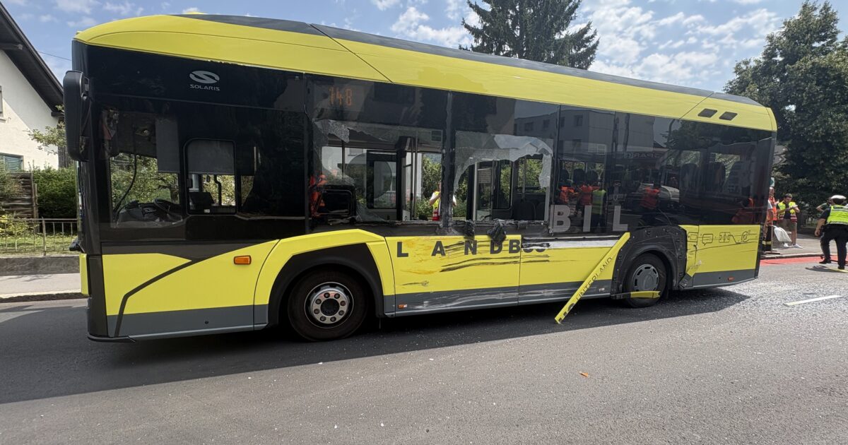 Verkehrsunfall zwischen LKW und Bus